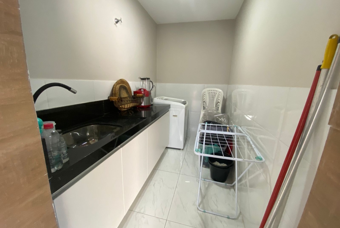 LINDA CASA DUPLEX com excelente acabamento, com ótima localização em Morada de Laranjeiras!