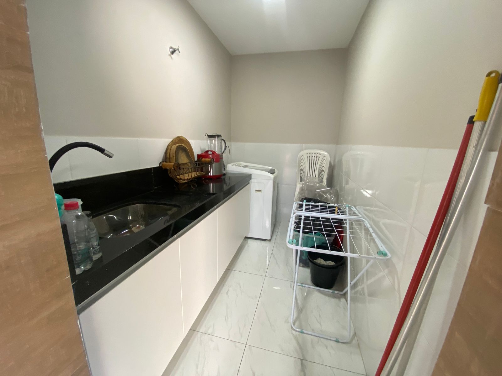 15 LINDA CASA DUPLEX com excelente acabamento, com ótima localização em Morada de Laranjeiras!