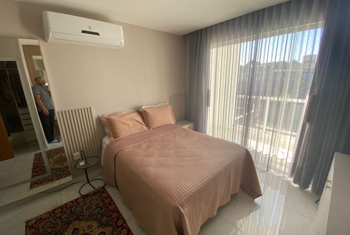 LINDA CASA DUPLEX com excelente acabamento, com ótima localização em Morada de Laranjeiras!