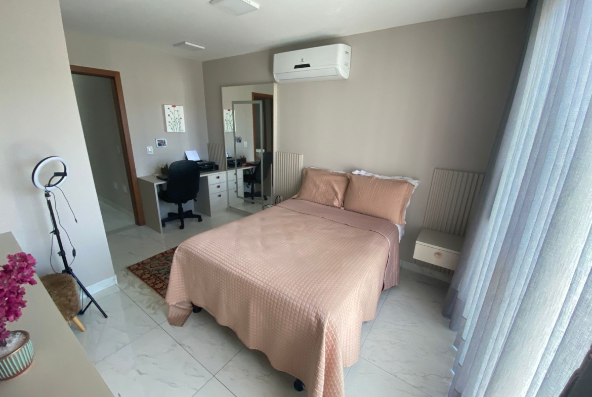 LINDA CASA DUPLEX com excelente acabamento, com ótima localização em Morada de Laranjeiras!