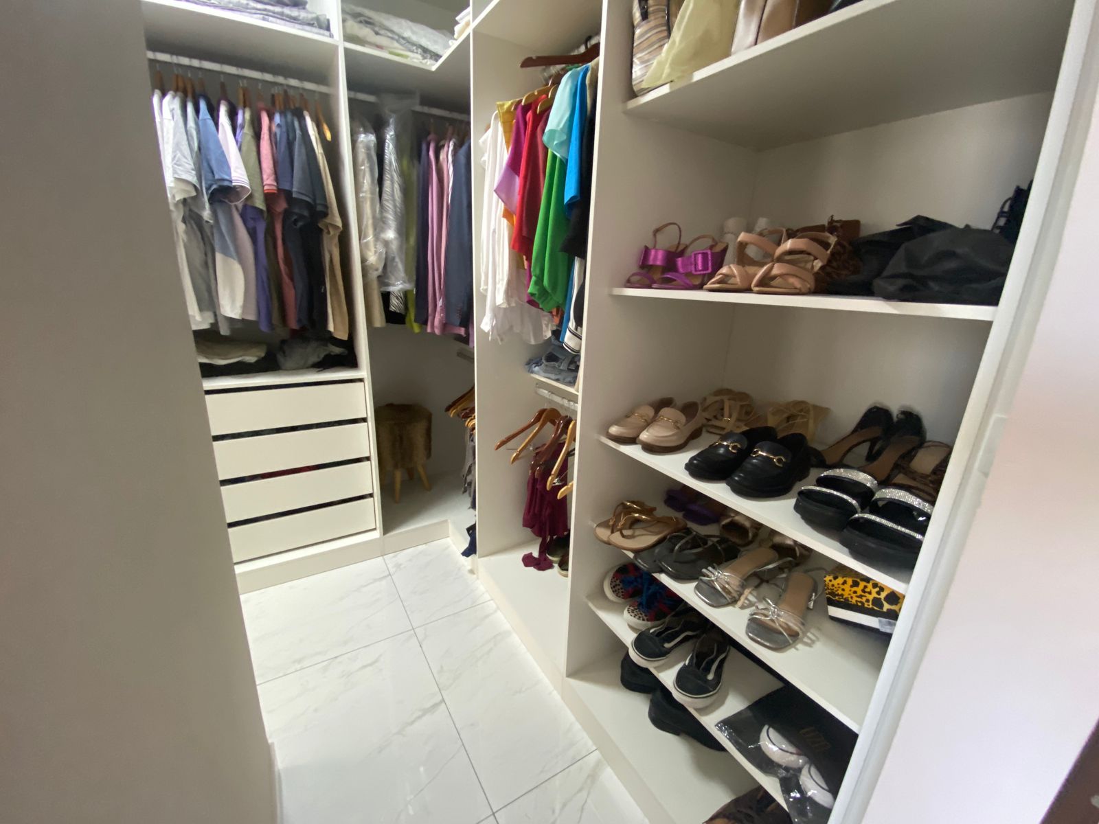 20 LINDA CASA DUPLEX com excelente acabamento, com ótima localização em Morada de Laranjeiras!