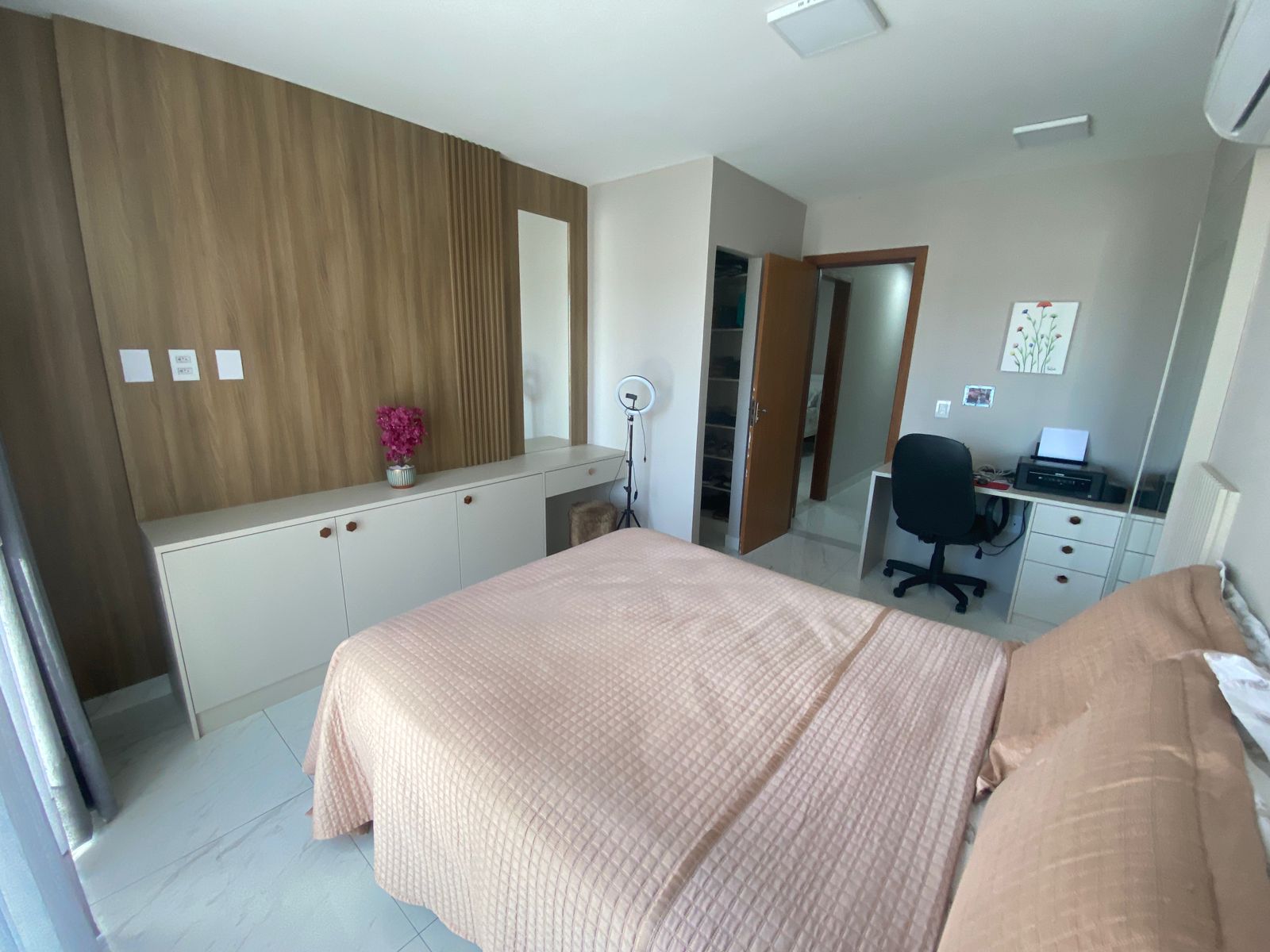 21 LINDA CASA DUPLEX com excelente acabamento, com ótima localização em Morada de Laranjeiras!
