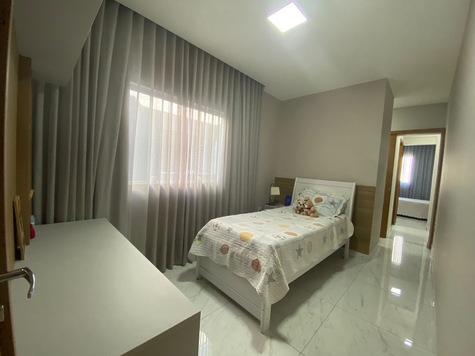 23 LINDA CASA DUPLEX com excelente acabamento, com ótima localização em Morada de Laranjeiras!