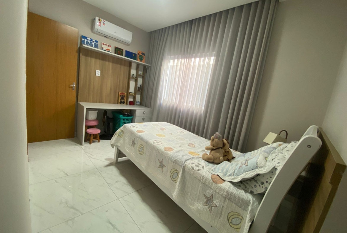 LINDA CASA DUPLEX com excelente acabamento, com ótima localização em Morada de Laranjeiras!