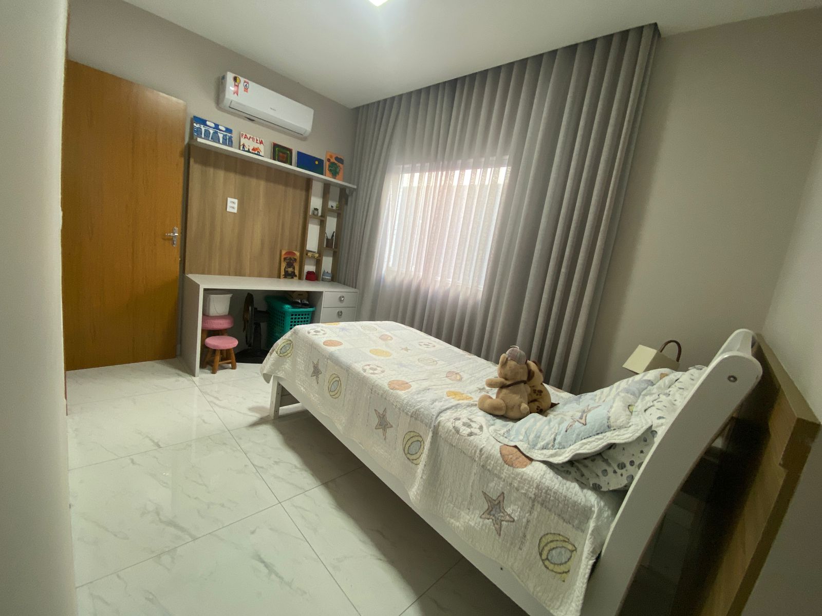25 LINDA CASA DUPLEX com excelente acabamento, com ótima localização em Morada de Laranjeiras!