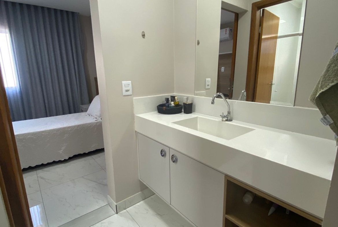 LINDA CASA DUPLEX com excelente acabamento, com ótima localização em Morada de Laranjeiras!
