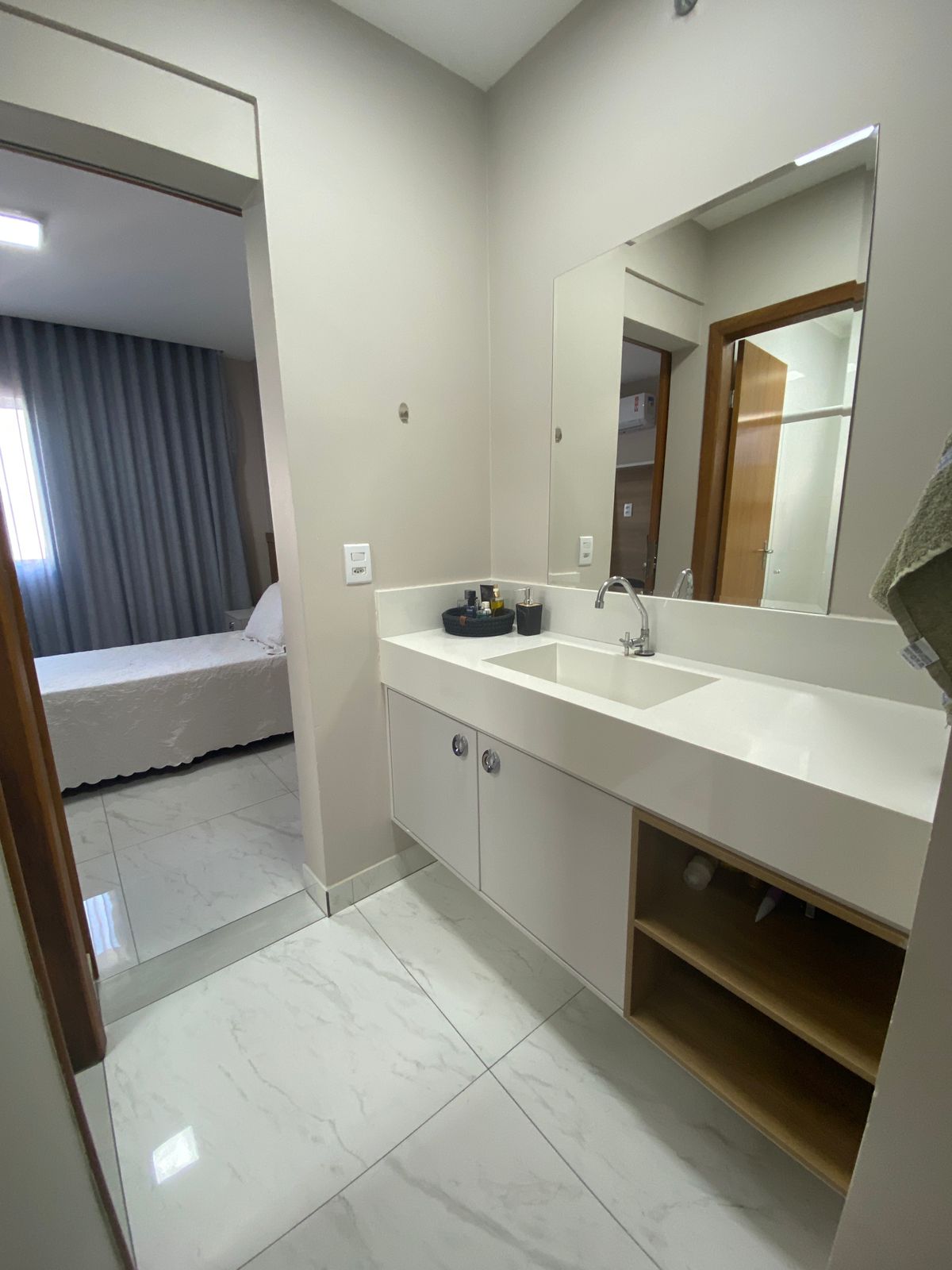 26 LINDA CASA DUPLEX com excelente acabamento, com ótima localização em Morada de Laranjeiras!