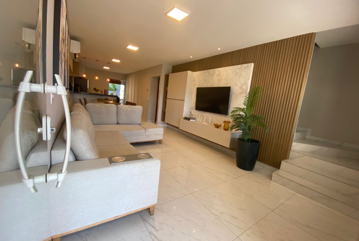 LINDA CASA DUPLEX com excelente acabamento, com ótima localização em Morada de Laranjeiras!