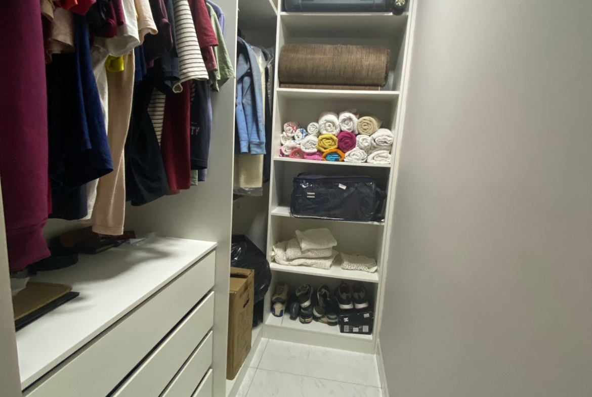 LINDA CASA DUPLEX com excelente acabamento, com ótima localização em Morada de Laranjeiras!